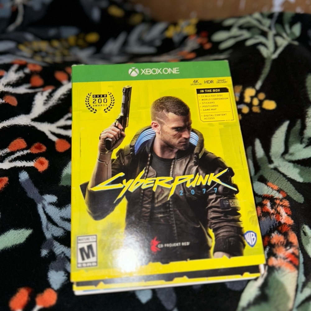 CyberPunk 2077 Xbox One Game. Hardly used. Missing map and stickers.